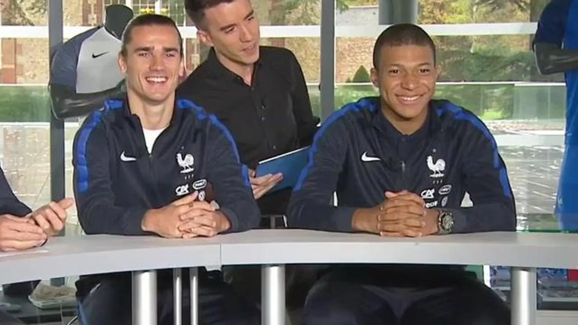 Griezmann y Mbappé, junto a Lizarazu Griezmann y Mbappé, junto a Lizarazu