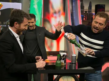 El Monaguillo enseña en 'El Hormiguero 3.0' el invento definitivo para limpiar las gafas El Monaguillo enseña en 'El Hormiguero 3.0' el invento definitivo para limpiar las gafas