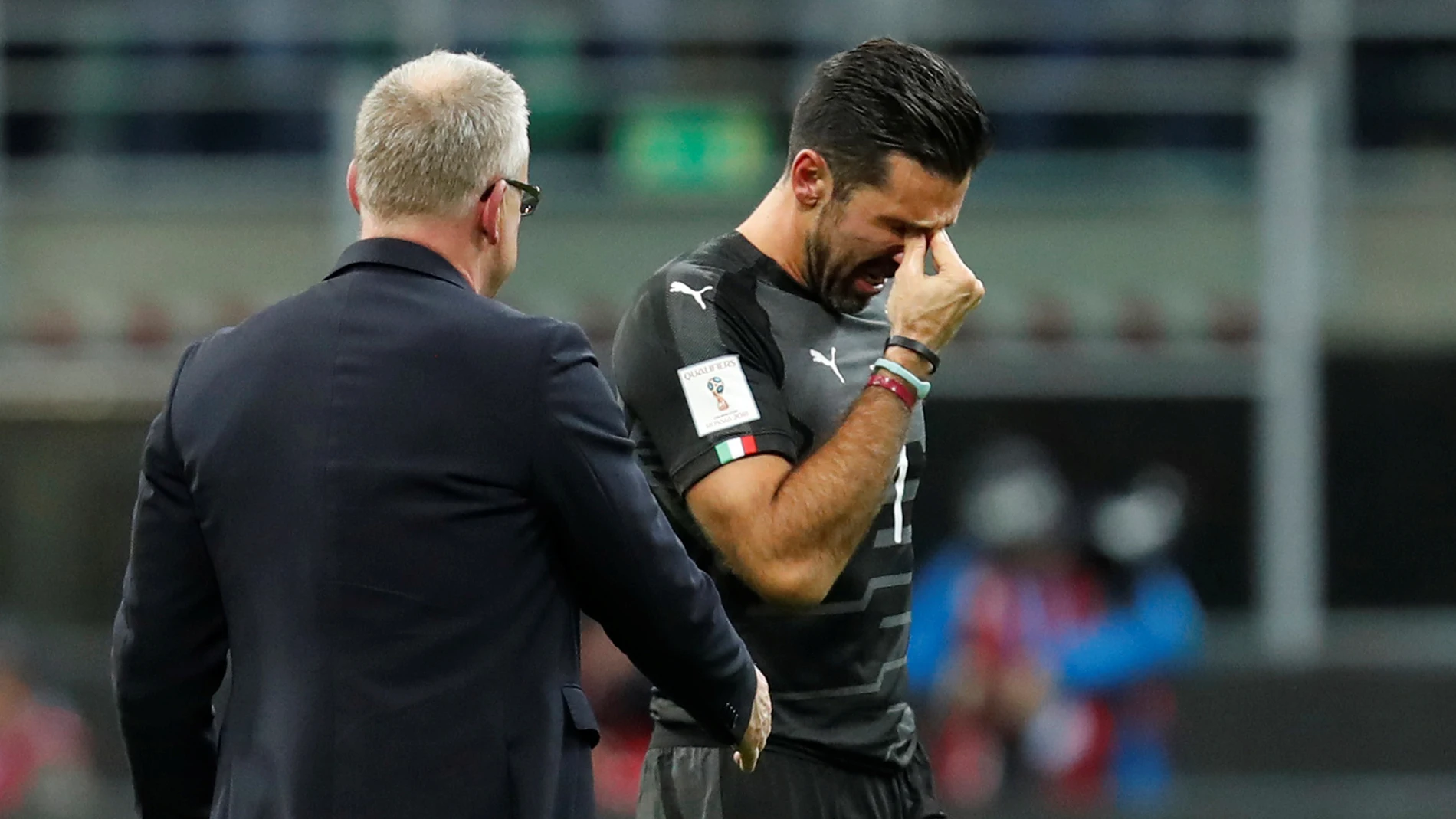 Buffon llora tras quedarse fuera del Mundial de Rusia Buffon llora tras quedarse fuera del Mundial de Rusia