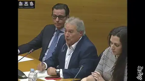 Alfonso Rus niega haber cobrado 'mordidas': "Robaría por mi familia si fuera necesario, pero por un partido, van apañados" Alfonso Rus niega haber cobrado 'mordidas': "Robaría por mi familia si fuera necesario, pero por un partido, van apañados"