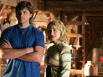 Allison Mack junto al protagonista de 'Smallville' Allison Mack junto al protagonista de 'Smallville'