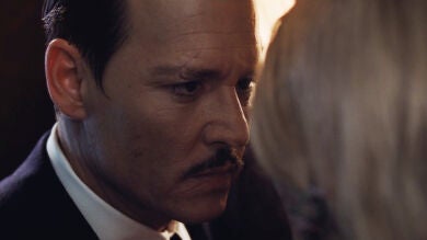 Avance exclusivo de 'Asesinato en el Orient Express': La tensión sexual entre Johnny Depp y Michelle Pfeiffer