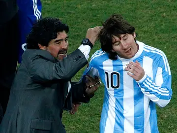 Maradona felicita a Messi tras un partido de Argentina Maradona felicita a Messi tras un partido de Argentina