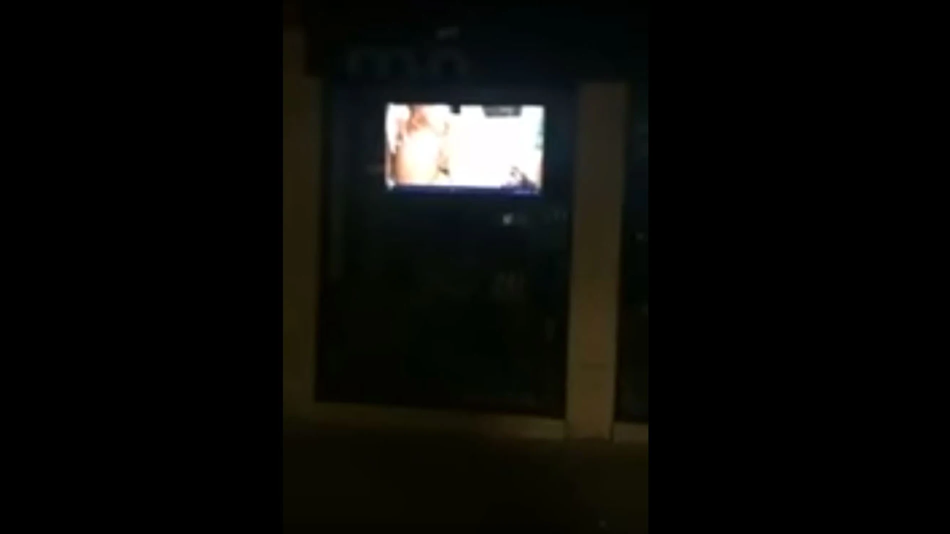 Un viandante grabó la película en vídeo Un viandante grabó la película en vídeo