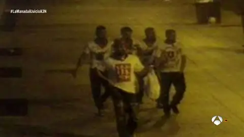 El grupo de 'La Manada' 'La Manada' defiende que les denunciaron falsamente de violación múltiple en San Fermín: "Si la hubiéramos invitado a una cerveza no habría pasado esto"