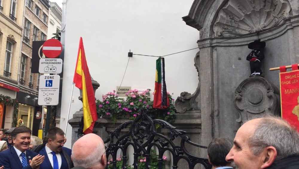 El famoso Manneken Pis vestido de segoviano