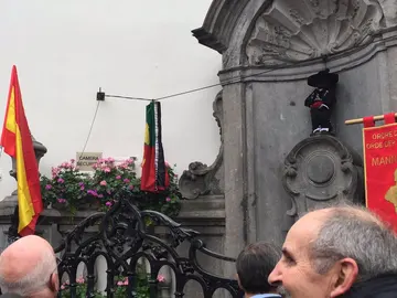 El famoso Manneken Pis vestido de segoviano El famoso Manneken Pis vestido de segoviano