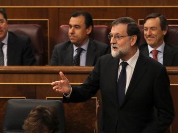 El jefe del Ejecutivo, Mariano Rajoy, durante la sesión de control