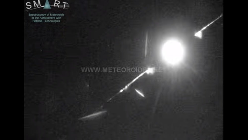 Una bola de fuego brillante como una luna llena sobrevuela Cuenca