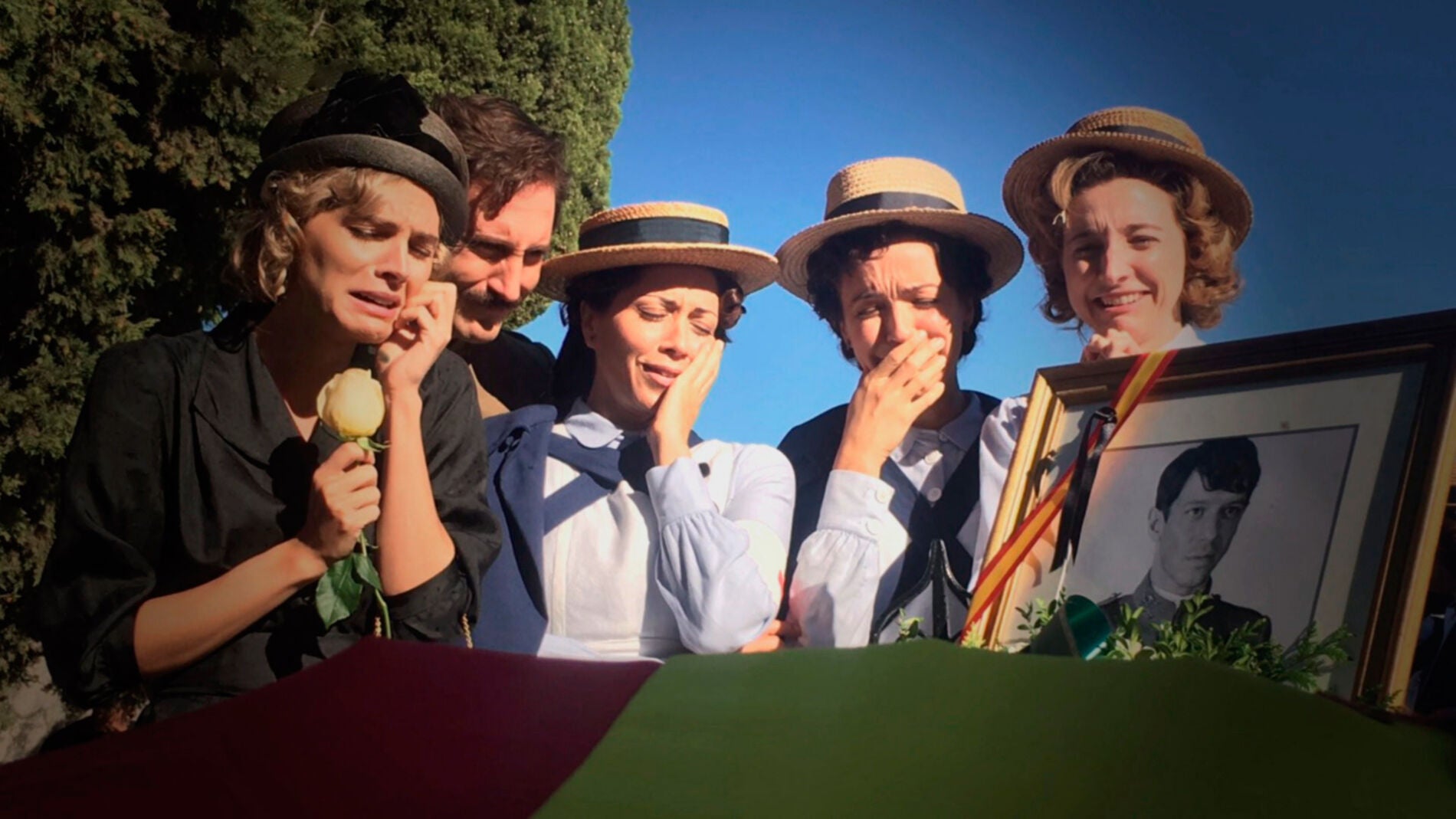 El adi&oacute;s a Pedro re&uacute;ne a todos los protagonistas de &lsquo;Tiempos de guerra&rsquo;