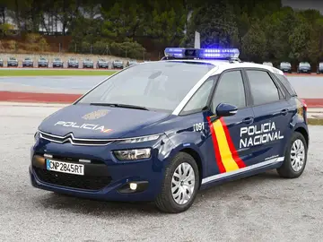 Un coche de Policía Nacional en una imagen de archivo Un coche de Policía Nacional en una imagen de archivo