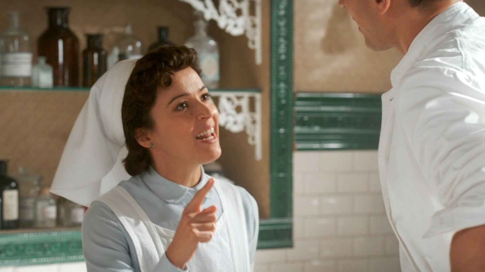 Pilar se enfrenta a Luis por sus celos de Alejandro Pilar se enfrenta a Luis por sus celos de Alejandro