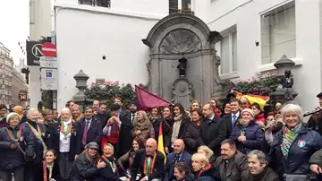 Un grupo de segovianos en Bruselas junto al Manneken Pis Un grupo de segovianos en Bruselas junto al Manneken Pis