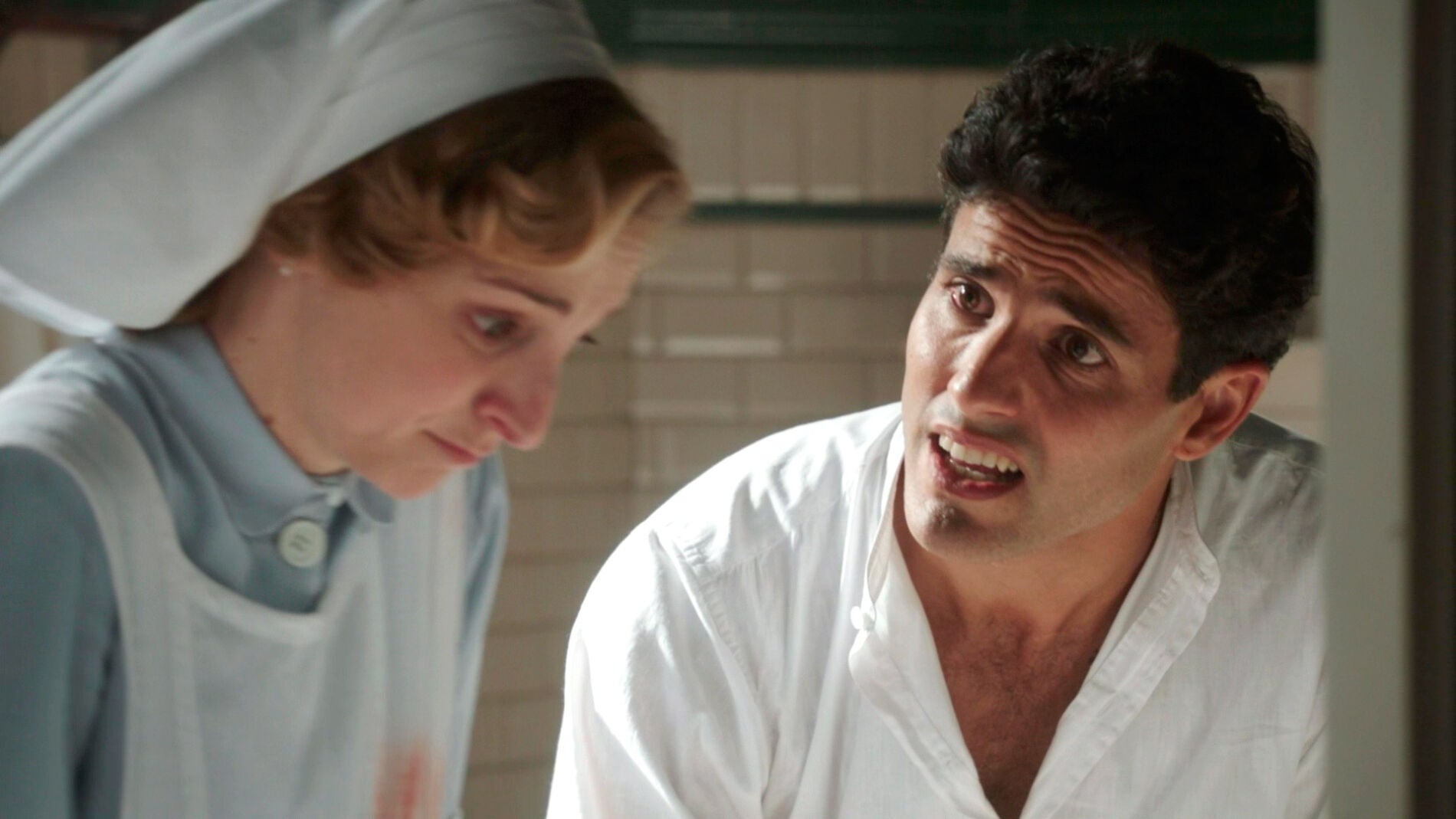 Larbi pide explicaciones a Magdalena por la llegada de Daniel