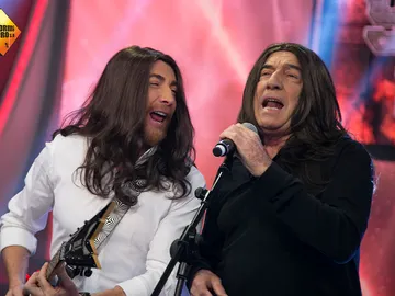 José Luis Perales canta 'Y cómo es él' en versión heavy metal en 'El Hormiguero 3.0' José Luis Perales canta 'Y cómo es él' en versión heavy metal en 'El Hormiguero 3.0'