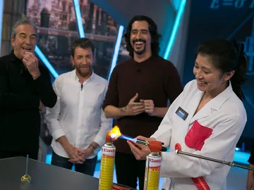 Marron se ayuda de sus 'compinches' japoneses para crear un muelle de vidrio Marron se ayuda de sus 'compinches' japoneses para crear un muelle de vidrio