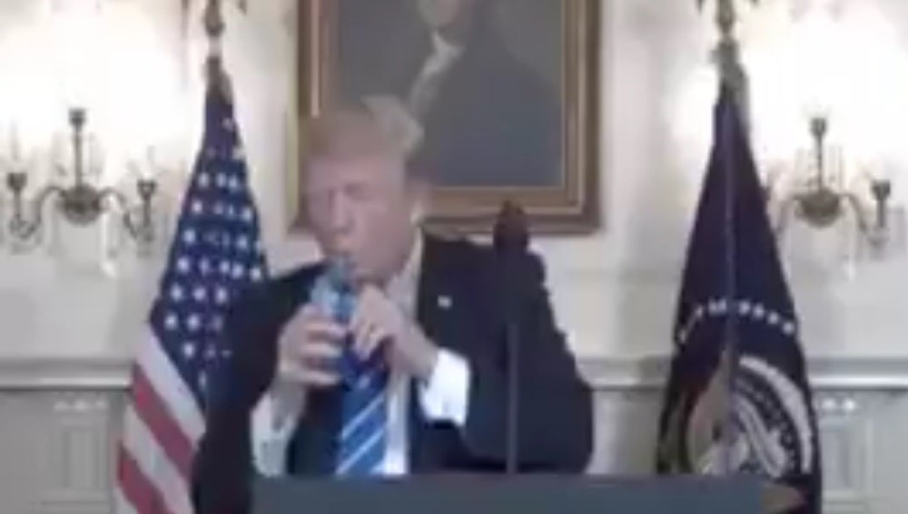 Anécdota de Donald Trump con una botella de agua