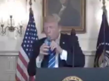 Anécdota de Donald Trump con una botella de agua
