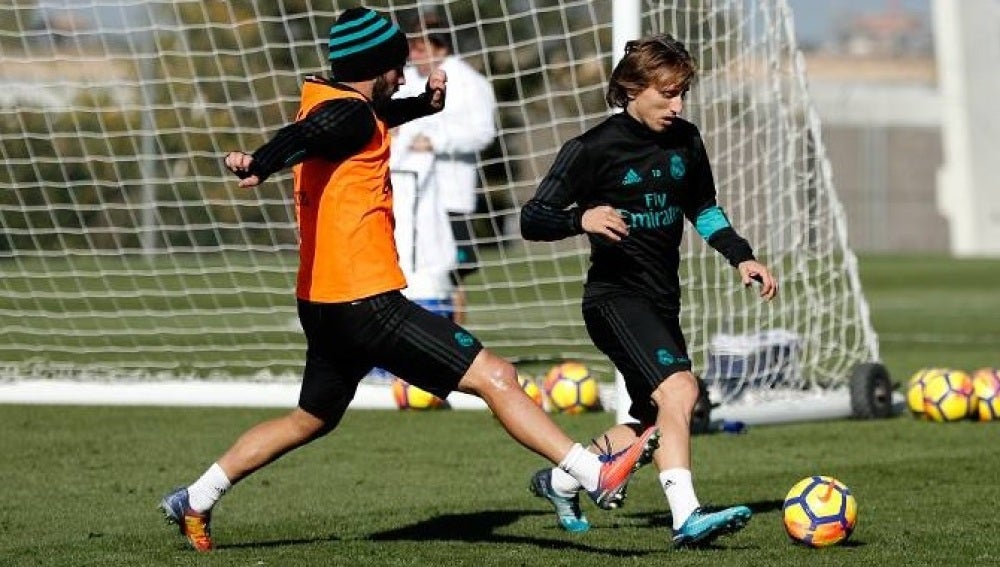 Modric e Isco, en Valdebebas
