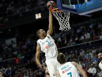 Randolph realiza un mate durante un partido contra el CSKA Randolph realiza un mate durante un partido contra el CSKA
