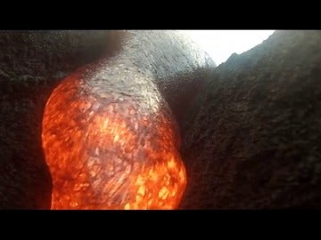 Una cámara GoPro cae dentro de volcán y no sufre daños