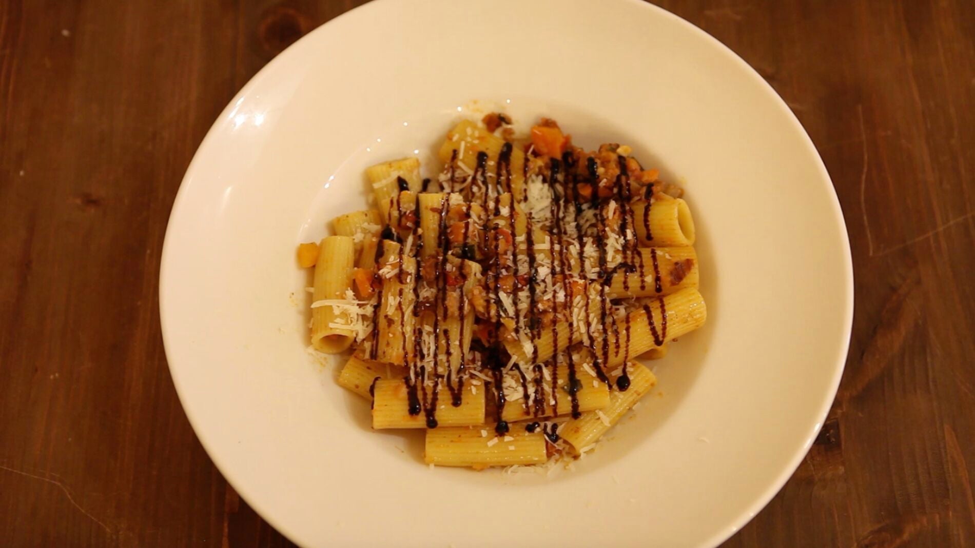 Rigatone verduras y butifarra