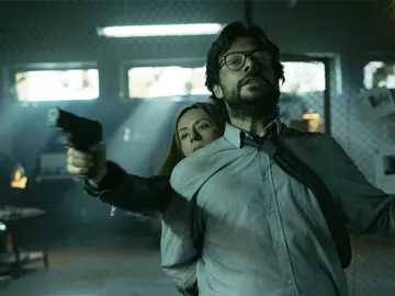 Raquel entra en el hangar de El Profesor: “No te mato ahora porque quiero verte 30 años en un penal” Raquel entra en el hangar de El Profesor: “No te mato ahora porque quiero verte 30 años en un penal”