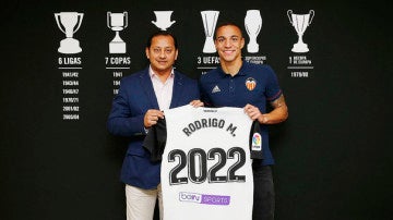El Valencia anuncia la renovación de Rodrigo