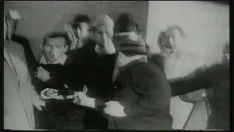 El supuesto asesino de Kennedy era tiroteado dos días más tarde del magnicidio El supuesto asesino de Kennedy era tiroteado dos días más tarde del magnicidio