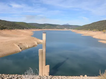 El embalse de Beleña en alerta por sequía El embalse de Beleña en alerta por sequía