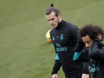 Bale, con Marcelo durante el entrenamiento del Real Madrid Bale, con Marcelo durante el entrenamiento del Real Madrid