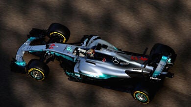 Hamilton domina en los Libres 2 del GP de Abu Dabi con Alonso 10º y Sainz 13º