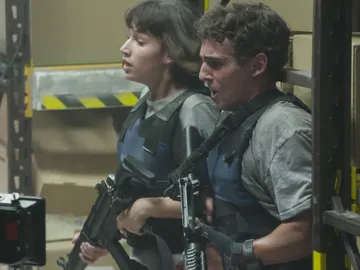 Armas, destrucción y mucha adrenalina en el rodaje del último capítulo de 'La casa de papel' Armas, destrucción y mucha adrenalina en el rodaje del último capítulo de 'La casa de papel'