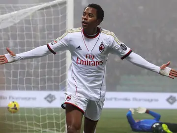 Robinho celebra un gol con el Milan Robinho celebra un gol con el Milan