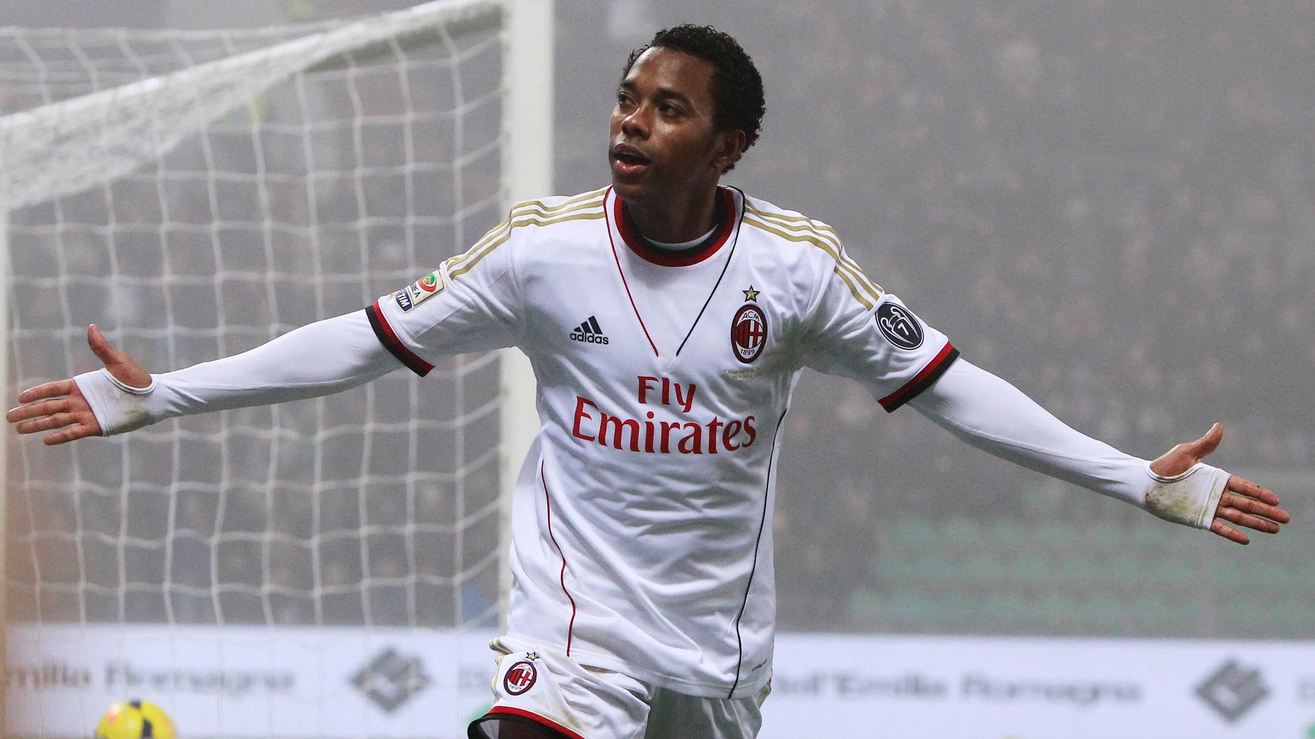 Robinho celebra un gol con el Milan Robinho celebra un gol con el Milan
