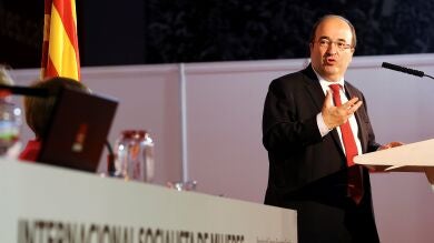 Iceta muestra su disposición a ceder para formar un 