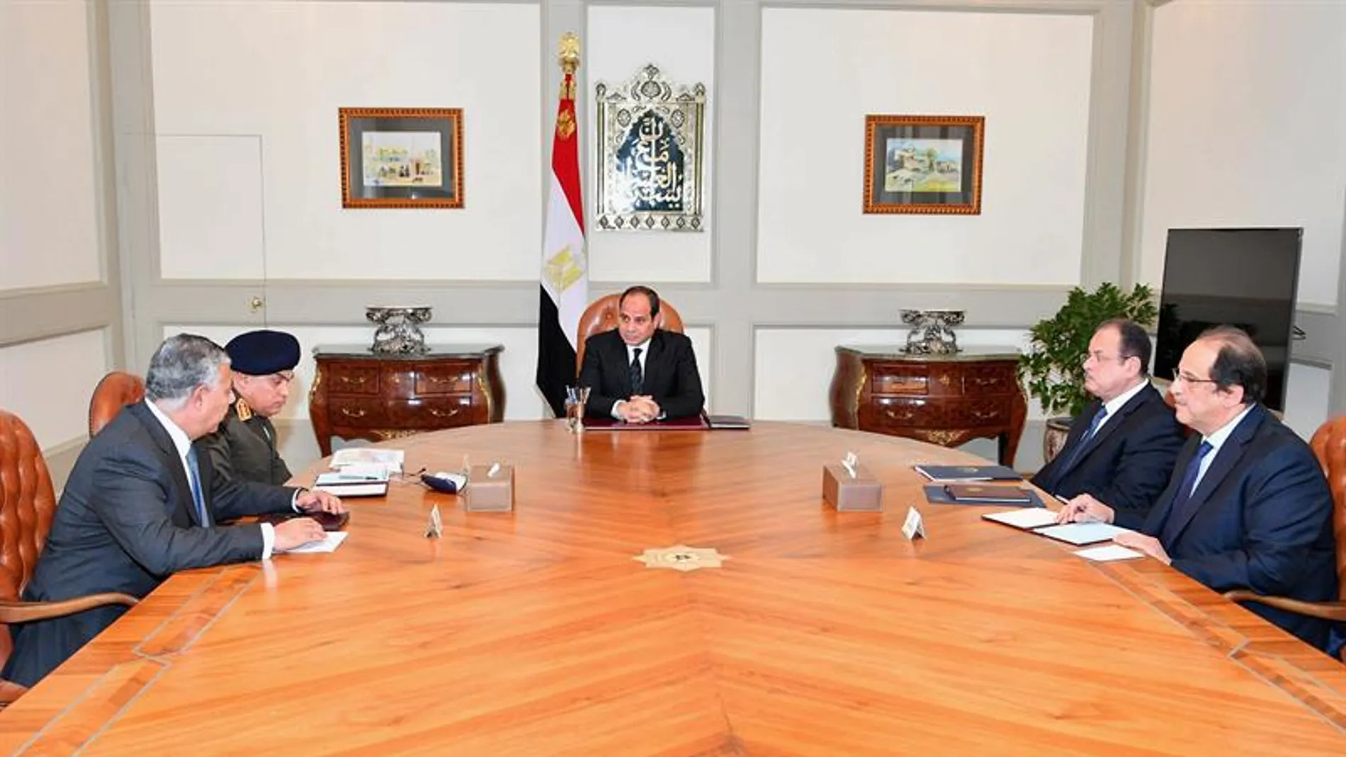 Abdelfatah Al Sisi durante un encuentro con miembros de su Gobierno Abdelfatah Al Sisi durante un encuentro con miembros de su Gobierno