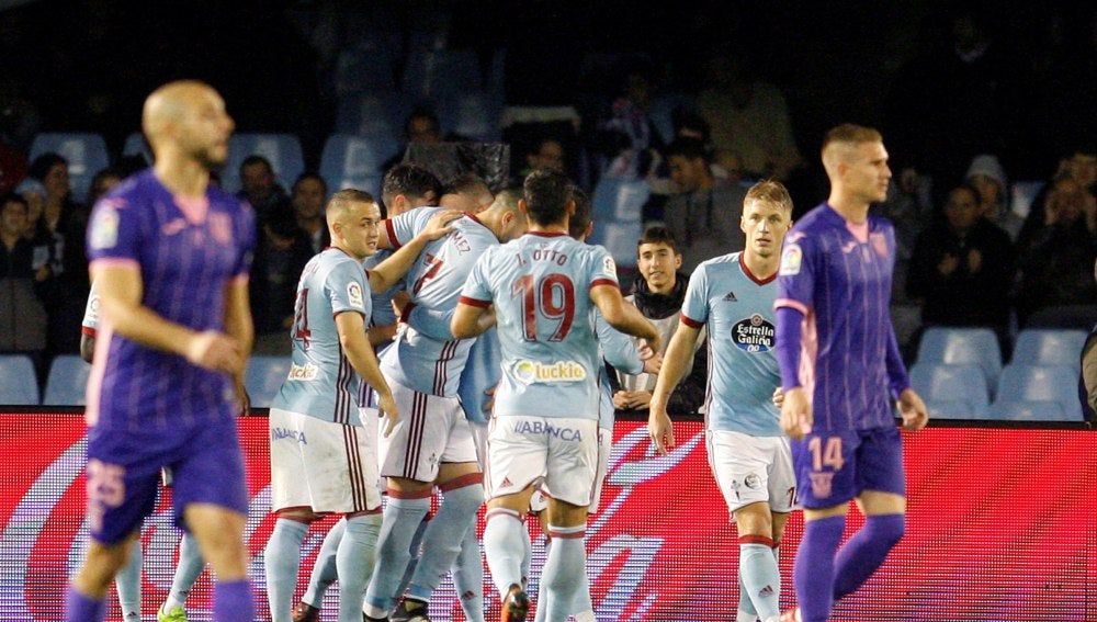 Los jugadores del Celta celebran un gol