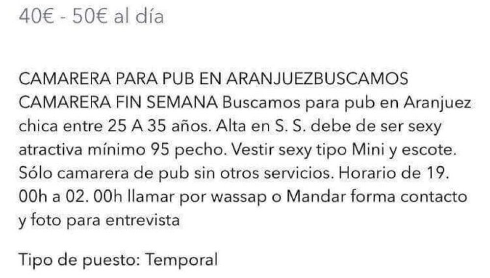 Anuncio que busca "camarera sexy y mínimo talla 95 de pecho" para un pub