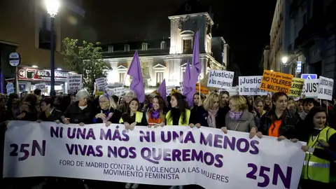 Vista general de la manifestación que ha recorrido el centro de Madrid contra la violencia de género Vista general de la manifestación que ha recorrido el centro de Madrid contra la violencia de género