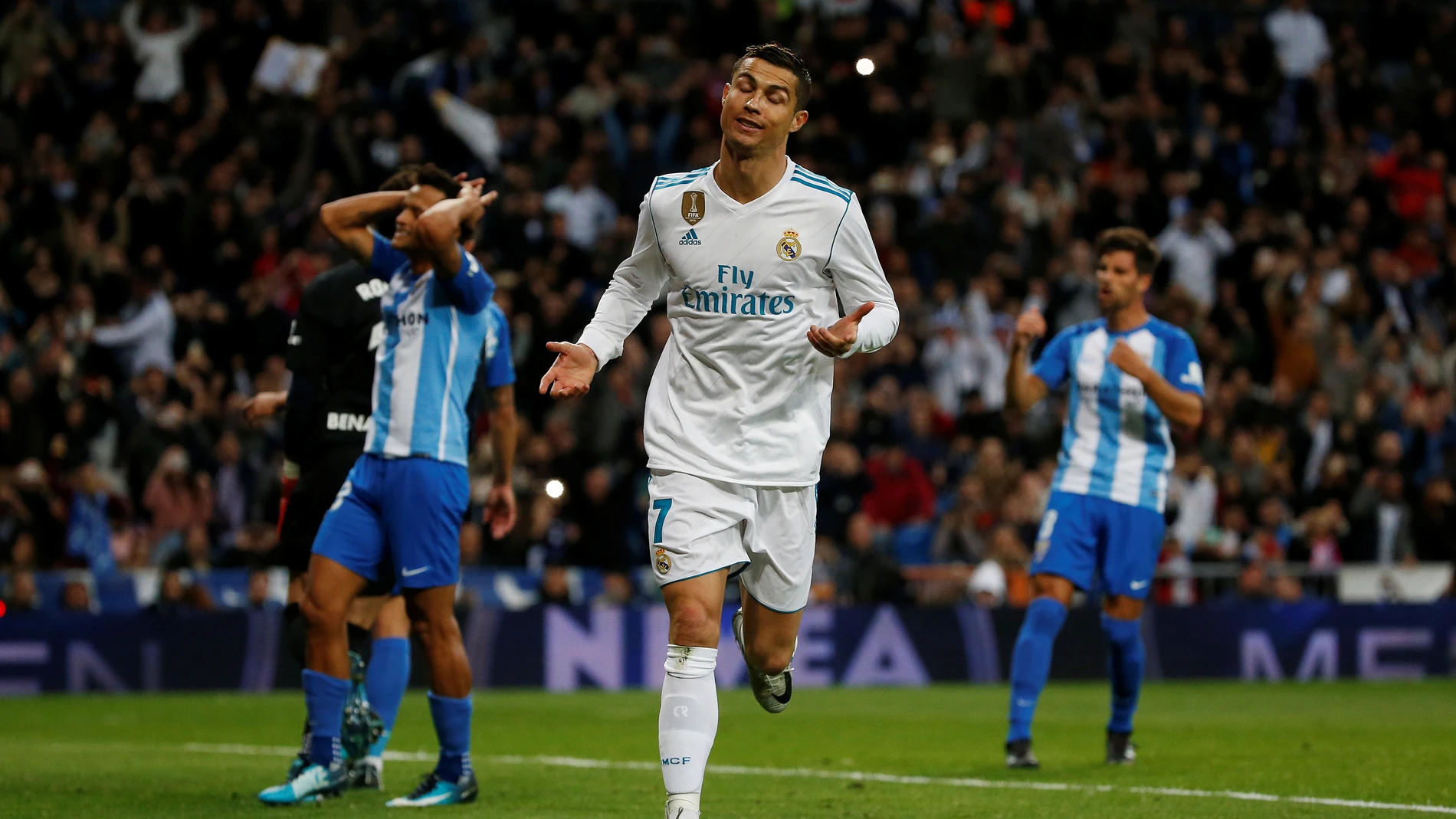 Cristiano Ronaldo celebra su gol de penalti contra el Málaga Cristiano Ronaldo celebra su gol de penalti contra el Málaga