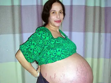Natalie Suleman, antes conocida como Nadya, embarazada de octillizos en 2009 Natalie Suleman, antes conocida como Nadya, embarazada de octillizos en 2009