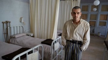 Mario Casas como Francisco Boix en 'El fotógrafo de Mauthausen'