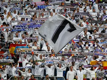 La Grada Fans del Real Madrid, durante el partido contra el Málaga La Grada Fans del Real Madrid, durante el partido contra el Málaga