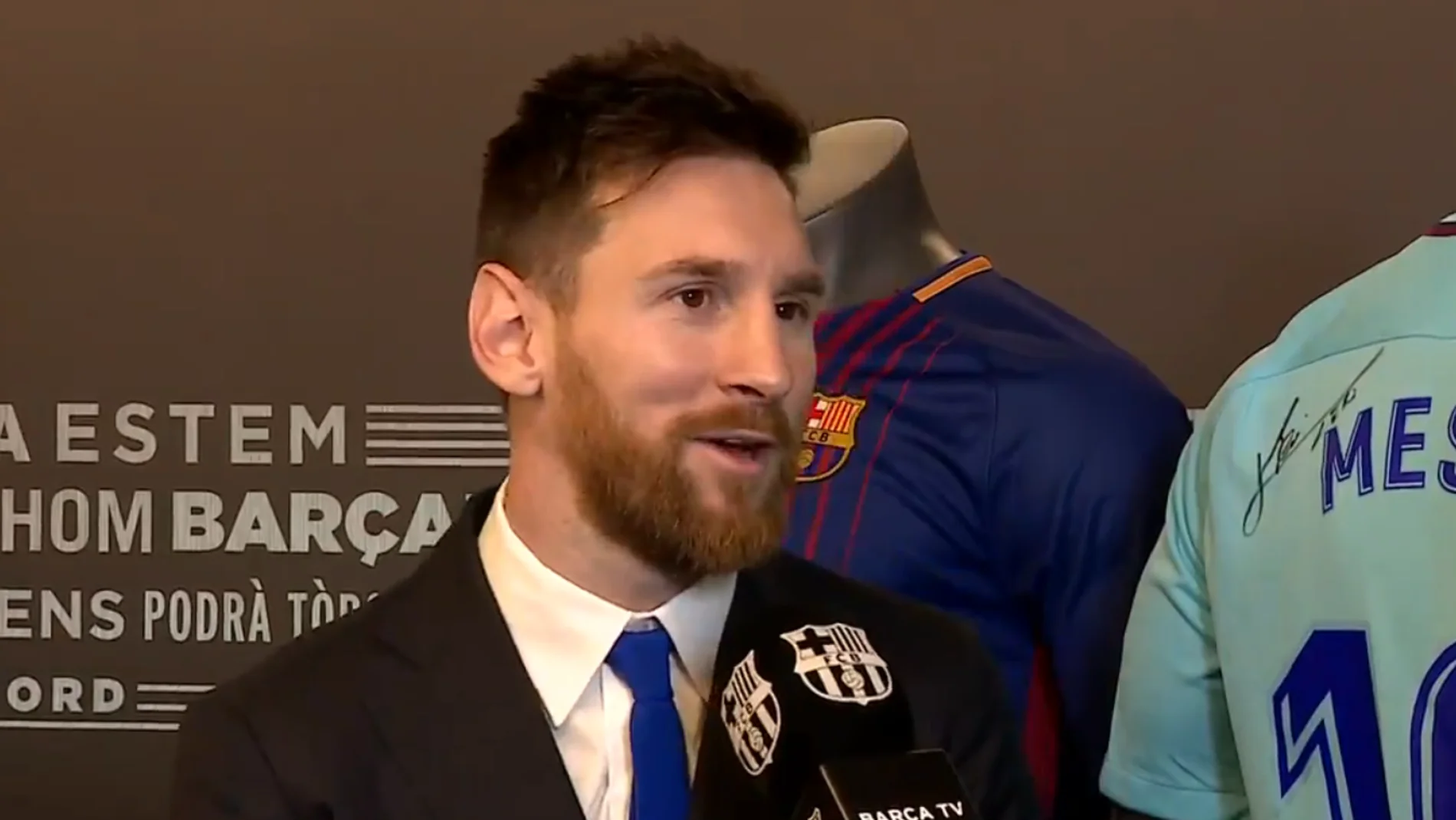 Messi, tras renovar con el Barcelona hasta 2021 Messi, tras renovar con el Barcelona hasta 2021