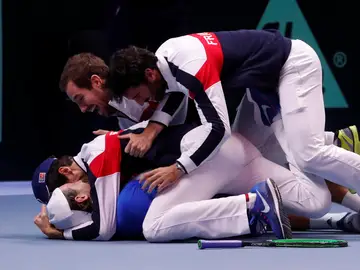 El equipo de Francia celebra su triunfo en la Copa Davis El equipo de Francia celebra su triunfo en la Copa Davis