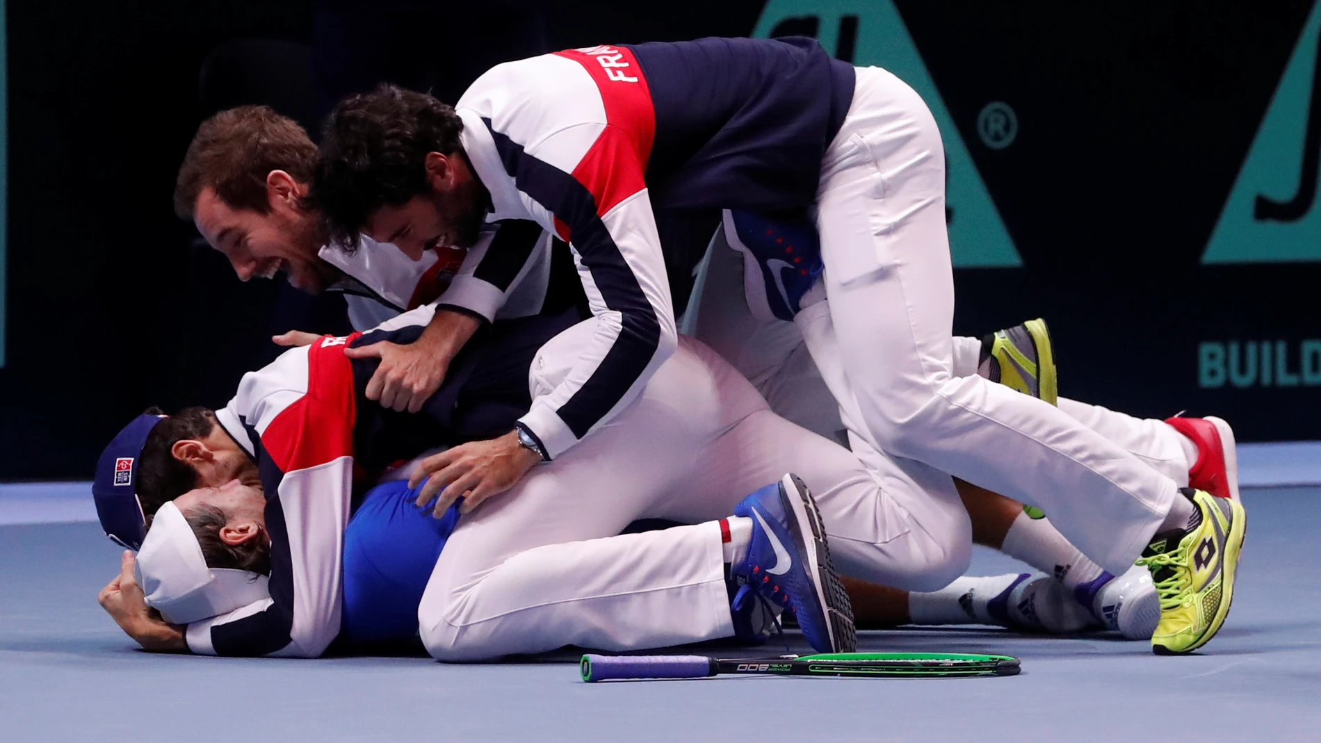 El equipo de Francia celebra su triunfo en la Copa Davis El equipo de Francia celebra su triunfo en la Copa Davis