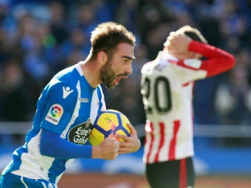 Adrián López celebra un gol