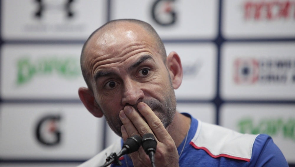 Paco Jémez deja de ser entrenador del Cruz Azul. 