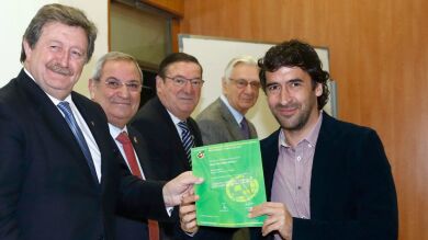 Raúl González obtiene el título de director deportivo en la RFEF